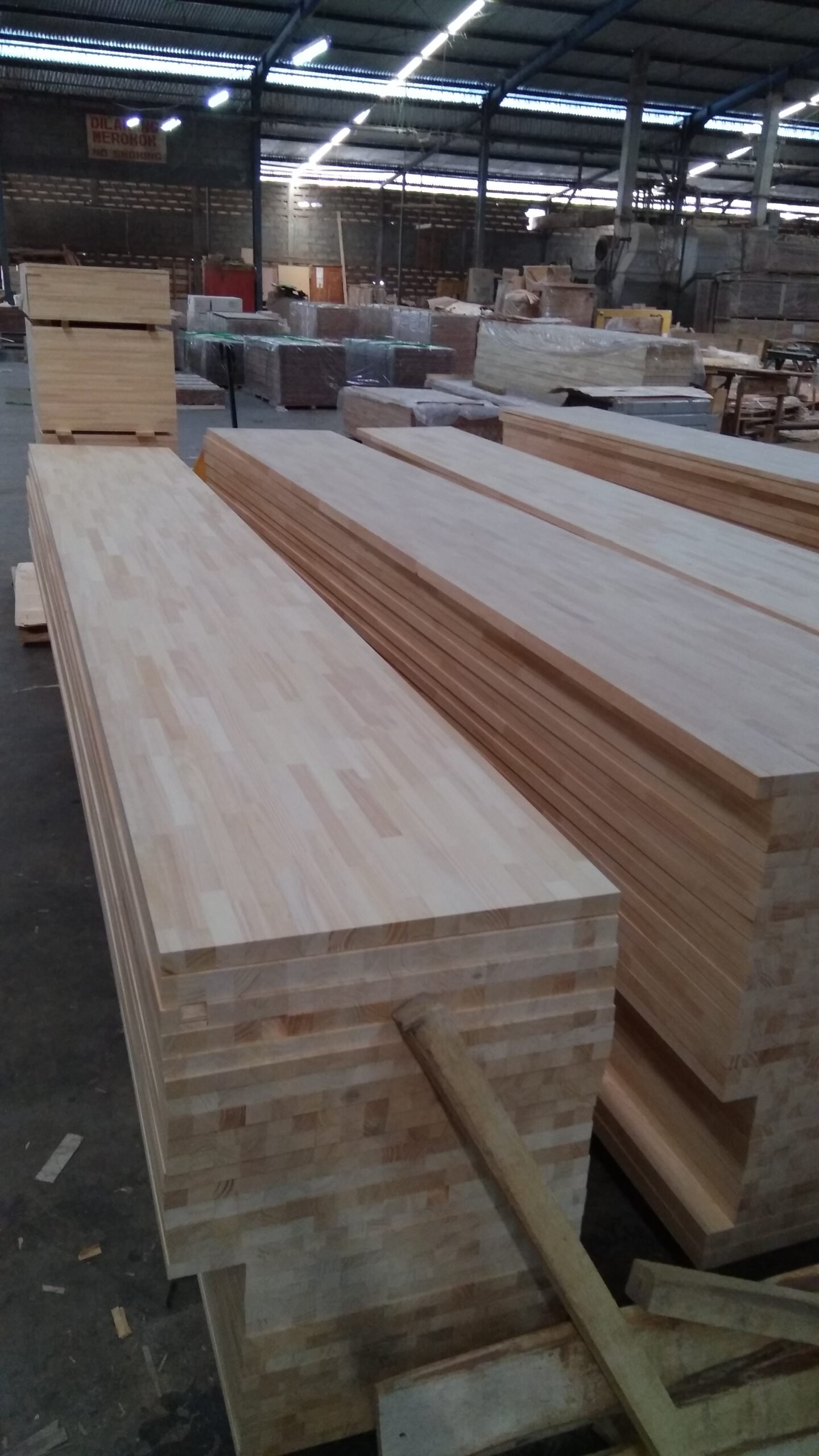 NATURA - PANEL dan S4S FINGERJOINT KAYU PINUS GRADE A ( bukan kayu palet )